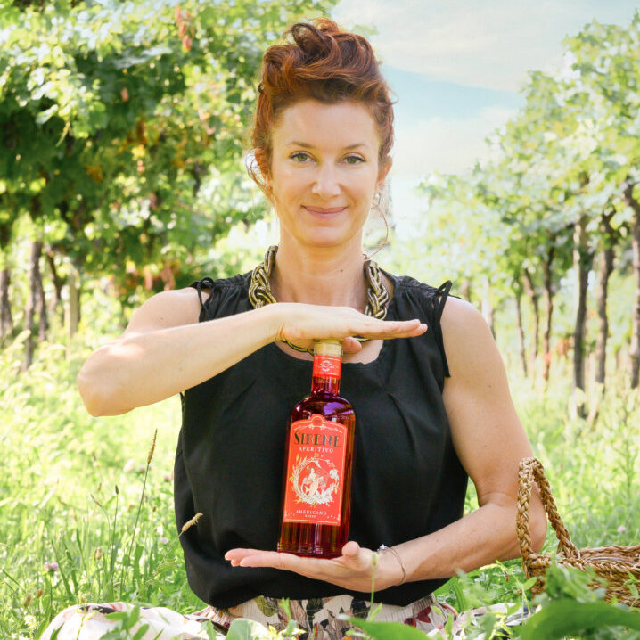 elisa-carta-americano-rosso-delle-sirene2-nasce-primo-aperitivo-naturale
