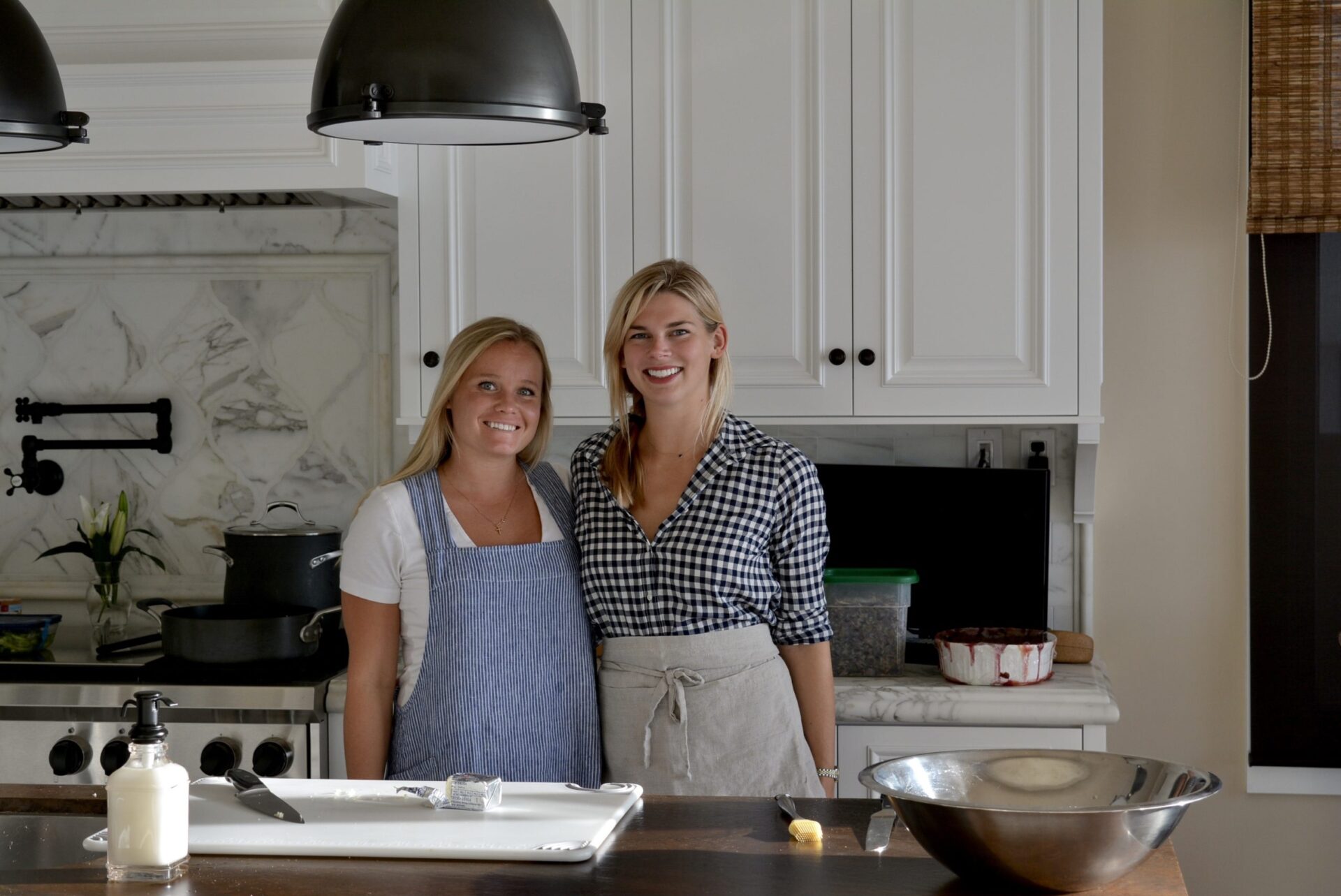 Picture of Argaux founders Arden and Margaux standing in a kitchen.